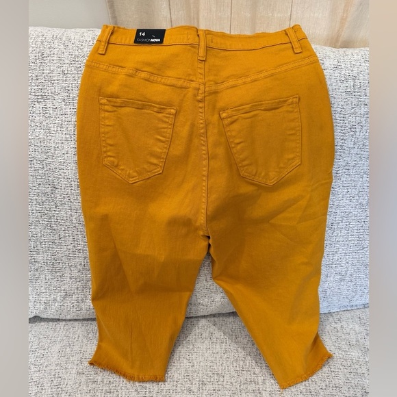 Distressed Mustard Yellow Bermuda Capris - Picture 4 of 8